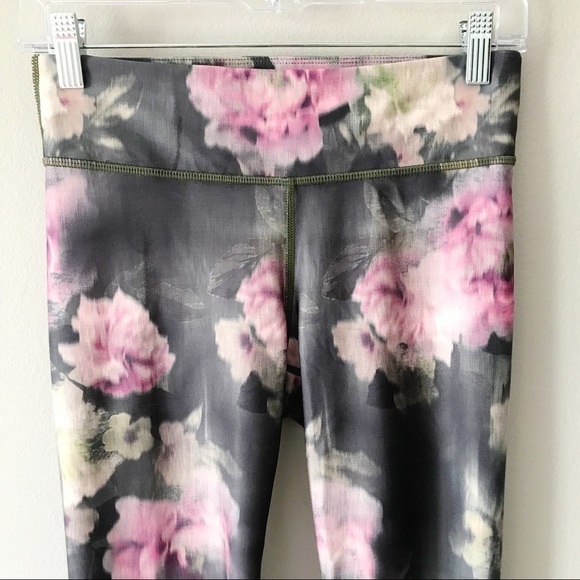 Joy Lab Floral Roses 7/8 Leggings Green/Pink Small - Picture 4 of 11